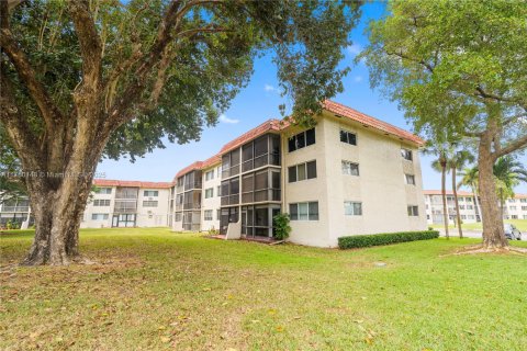 Condominio en venta en Pembroke Pines, Florida, 2 dormitorios, 108.7 m2 № 1896873 - foto 25