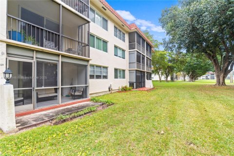 Condominio en venta en Pembroke Pines, Florida, 2 dormitorios, 108.7 m2 № 1896873 - foto 20