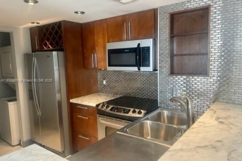 Condominio en venta en Miami, Florida, 2 dormitorios, 89.93 m2 № 1939610 - foto 6