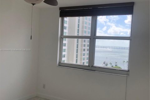 Condominio en venta en Miami, Florida, 2 dormitorios, 89.93 m2 № 1939610 - foto 14