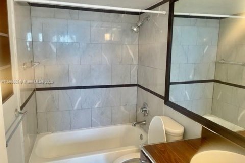 Condominio en venta en Miami, Florida, 2 dormitorios, 89.93 m2 № 1939610 - foto 15