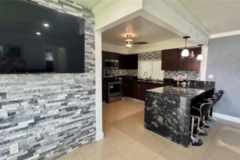 Casa en alquiler en Pembroke Pines, Florida, 3 dormitorios, 112.32 m2 № 1898168 - foto 9