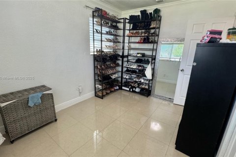 Casa en alquiler en Pembroke Pines, Florida, 3 dormitorios, 112.32 m2 № 1898168 - foto 19
