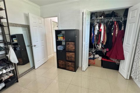 Casa en alquiler en Pembroke Pines, Florida, 3 dormitorios, 112.32 m2 № 1898168 - foto 18