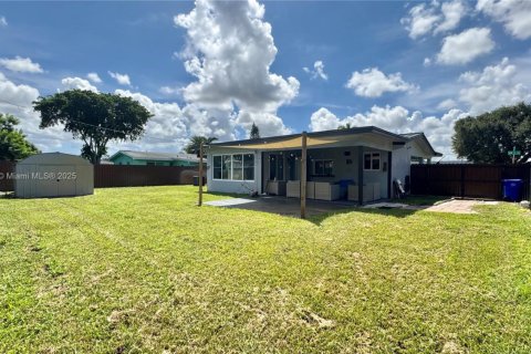 Casa en alquiler en Pembroke Pines, Florida, 3 dormitorios, 112.32 m2 № 1898168 - foto 26