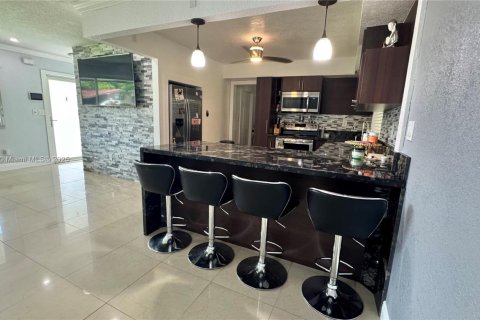 Casa en alquiler en Pembroke Pines, Florida, 3 dormitorios, 112.32 m2 № 1898168 - foto 12