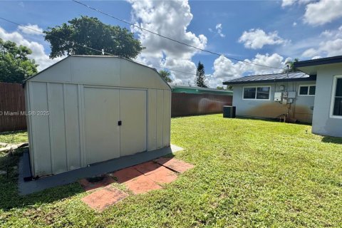 Casa en alquiler en Pembroke Pines, Florida, 3 dormitorios, 112.32 m2 № 1898168 - foto 30