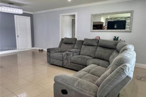 Casa en alquiler en Pembroke Pines, Florida, 3 dormitorios, 112.32 m2 № 1898168 - foto 6