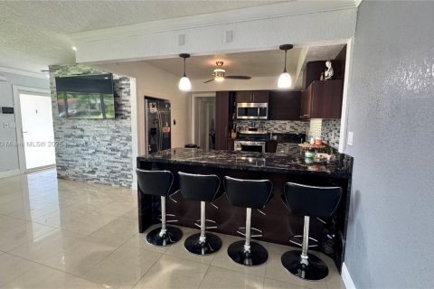 Casa en alquiler en Pembroke Pines, Florida, 3 dormitorios, 112.32 m2 № 1898168 - foto 11