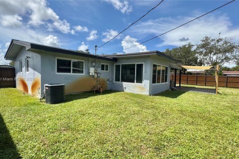 Casa en alquiler en Pembroke Pines, Florida, 3 dormitorios, 112.32 m2 № 1898168 - foto 28