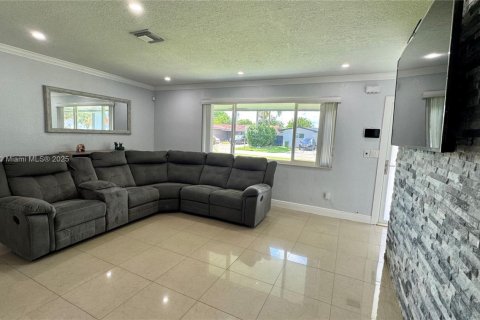 Casa en alquiler en Pembroke Pines, Florida, 3 dormitorios, 112.32 m2 № 1898168 - foto 7