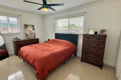 Casa en alquiler en Pembroke Pines, Florida, 3 dormitorios, 112.32 m2 № 1898168 - foto 13