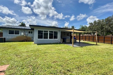Casa en alquiler en Pembroke Pines, Florida, 3 dormitorios, 112.32 m2 № 1898168 - foto 27