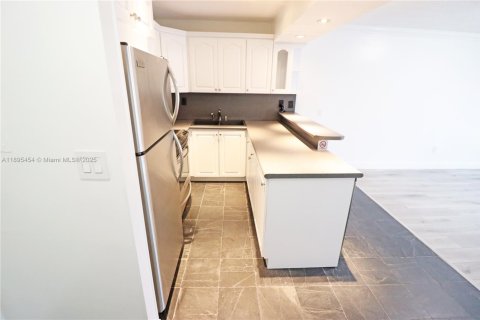 Copropriété à louer à Miami, Floride: 1 chambre, 62.24 m2 № 1950034 - photo 4