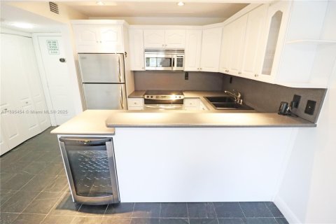 Copropriété à louer à Miami, Floride: 1 chambre, 62.24 m2 № 1950034 - photo 6