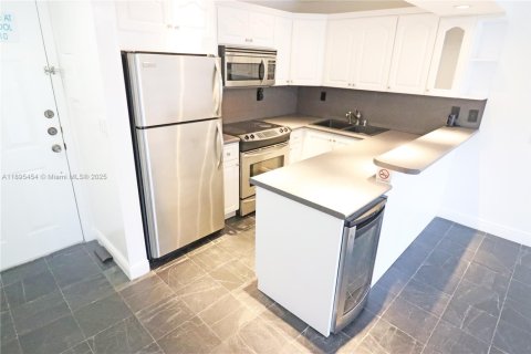 Copropriété à louer à Miami, Floride: 1 chambre, 62.24 m2 № 1950034 - photo 5