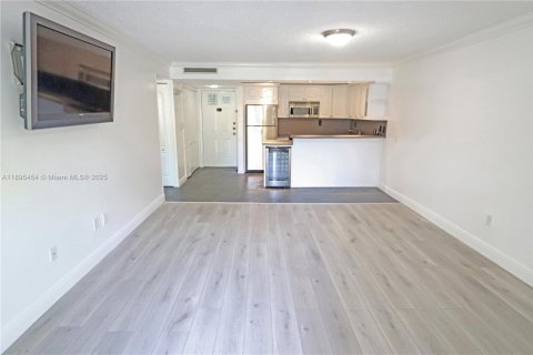 Copropriété à louer à Miami, Floride: 1 chambre, 62.24 m2 № 1950034 - photo 2