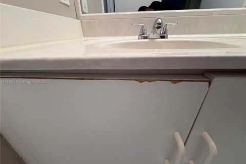 House in Weston, Florida 4 bedrooms, 198.16 sq.m. № 1972979 - photo 16