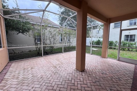 House in Weston, Florida 4 bedrooms, 198.16 sq.m. № 1972979 - photo 26