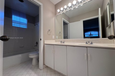 House in Weston, Florida 4 bedrooms, 198.16 sq.m. № 1972979 - photo 14