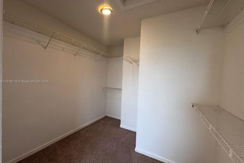 House in Weston, Florida 4 bedrooms, 198.16 sq.m. № 1972979 - photo 23