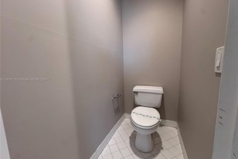 House in Weston, Florida 4 bedrooms, 198.16 sq.m. № 1972979 - photo 22