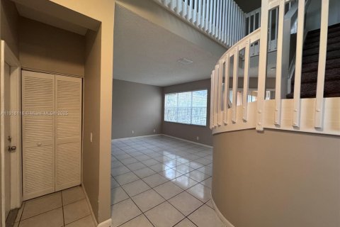 Villa ou maison à vendre à Weston, Floride: 4 chambres, 198.16 m2 № 1972979 - photo 2