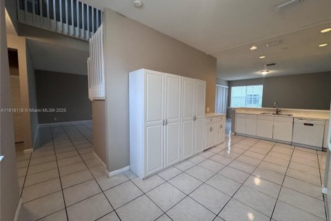 Villa ou maison à vendre à Weston, Floride: 4 chambres, 198.16 m2 № 1972979 - photo 4