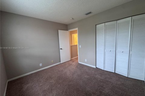 House in Weston, Florida 4 bedrooms, 198.16 sq.m. № 1972979 - photo 25