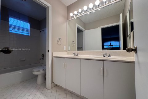 House in Weston, Florida 4 bedrooms, 198.16 sq.m. № 1972979 - photo 15