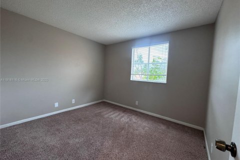 House in Weston, Florida 4 bedrooms, 198.16 sq.m. № 1972979 - photo 24