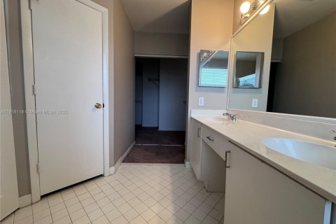 House in Weston, Florida 4 bedrooms, 198.16 sq.m. № 1972979 - photo 21