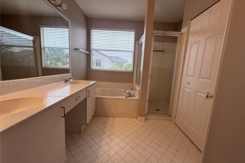 House in Weston, Florida 4 bedrooms, 198.16 sq.m. № 1972979 - photo 20