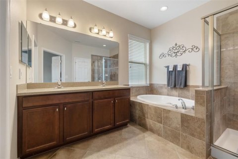 House in Fish Hawk, Florida 4 bedrooms, 246.47 sq.m. № 1547277 - photo 14