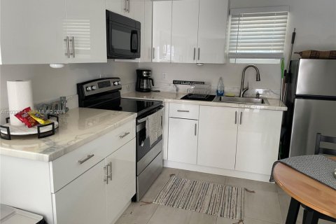 Immobilier commercial à vendre à Miami, Floride: 140.38 m2 № 2077994 - photo 8