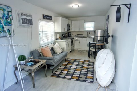 Immobilier commercial à vendre à Miami, Floride: 140.38 m2 № 2077994 - photo 5