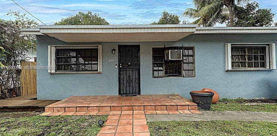 Immobilier commercial à Miami, Floride 140.38 m2 № 2077994