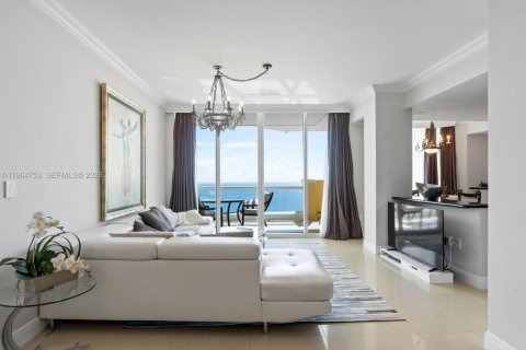 Condominio en alquiler en Sunny Isles Beach, Florida, 3 dormitorios, 205.69 m2 № 2026070 - foto 3