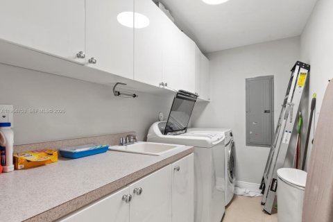 Condominio en alquiler en Sunny Isles Beach, Florida, 3 dormitorios, 205.69 m2 № 2026070 - foto 17