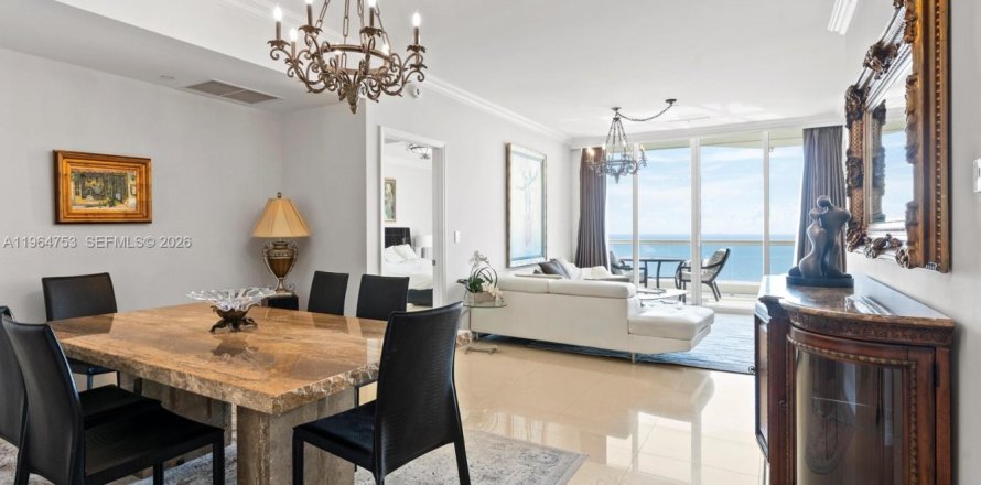 Condominio en Sunny Isles Beach, Florida, 3 dormitorios  № 2026070