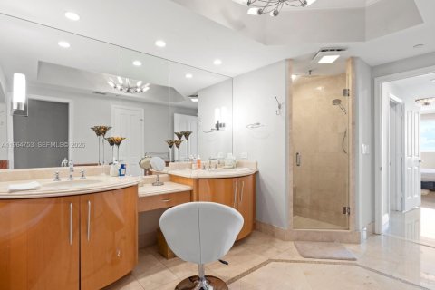 Condominio en alquiler en Sunny Isles Beach, Florida, 3 dormitorios, 205.69 m2 № 2026070 - foto 12