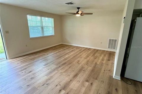 Casa en alquiler en Zephyrhills, Florida, 2 dormitorios, 90.67 m2 № 1917462 - foto 4