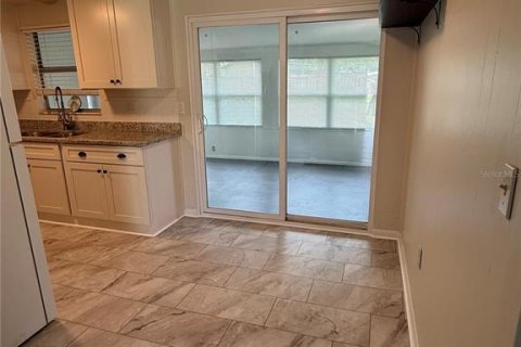 Casa en alquiler en Zephyrhills, Florida, 2 dormitorios, 90.67 m2 № 1917462 - foto 3