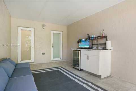 House in Miami, Florida 4 bedrooms, 258.27 sq.m. № 1865248 - photo 28