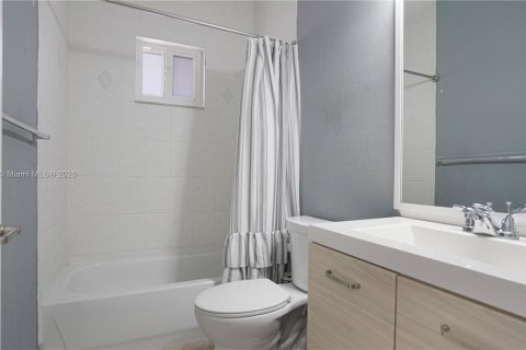 House in Miami, Florida 4 bedrooms, 258.27 sq.m. № 1865248 - photo 21
