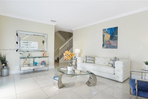 House in Miami, Florida 4 bedrooms, 258.27 sq.m. № 1865248 - photo 4