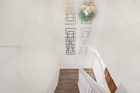 House in Miami, Florida 4 bedrooms, 258.27 sq.m. № 1865248 - photo 14