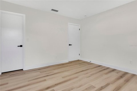 House in Lakeland, Florida 4 bedrooms, 206.8 sq.m. № 2400323 - photo 21