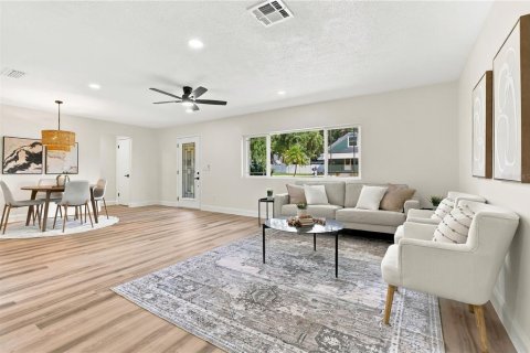 House in Lakeland, Florida 4 bedrooms, 206.8 sq.m. № 2400323 - photo 12