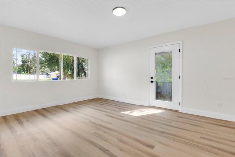 House in Lakeland, Florida 4 bedrooms, 206.8 sq.m. № 2400323 - photo 26